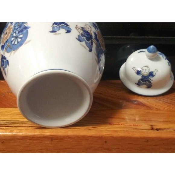CHINOISERIE GINGER JAR Blue White Clowns design 9" LIDDED Ceramic Porcelain EUC - Picture 8 of 11